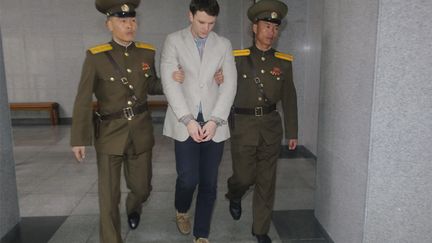 L'étudiant américain&nbsp;Otto Warmbier pendant son incarcération en Corée du Nord, le 16 mars 2016. (LU RUI / NURPHOTO / AFP)