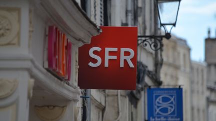 Dans un communiqué, SFR a déclaré contester "la teneur de cette décision totalement à charge", et assure qu'il "fera appel de cette décision". (FABRICE RESTIER / CITIZENSIDE / AFP)