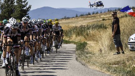 Le peloton du Tour (LIONEL BONAVENTURE / AFP)