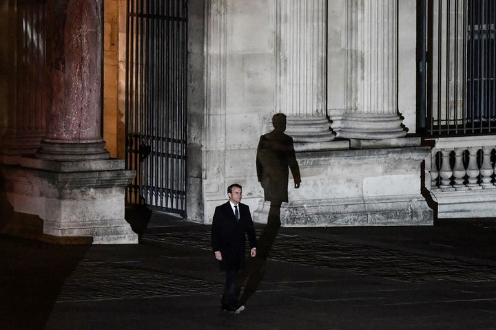 MAI. Le nouveau président de la République, Emmanuel Macron, se dirige vers la tribune pour prononcer son discours de victoire, le 7 mai 2017. Il a été élu face à Marine Le Pen avec 66,1% des suffrages. (PHILIPPE LOPEZ / AFP)