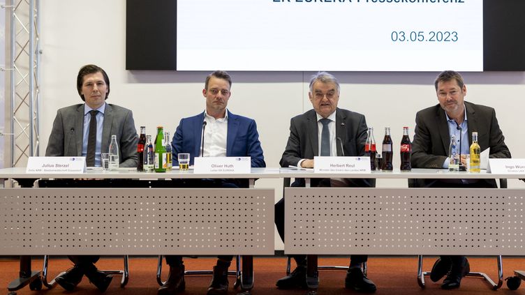 German prosecutors and ministers at the press conference following Operation Eureka, during which 132 people linked to the Calabrian mafia were arrested (CHRISTOPH REICHWEIN / DPA)