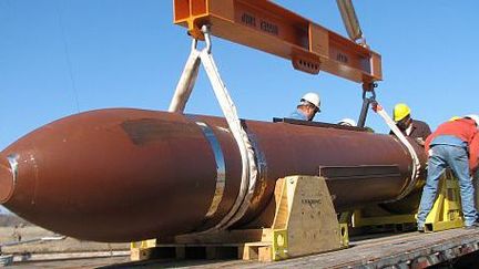 La bombe anti-bunker Massive ordnance penetrator (By DoD photo)