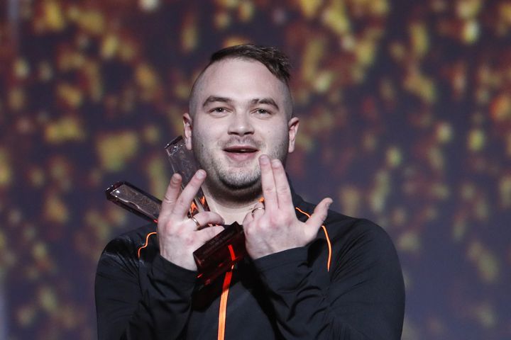 Le rappeur Jul aux Victoires de la&nbsp;Musique le 10 février 2017 à Paris. (THOMAS SAMSON / AFP)