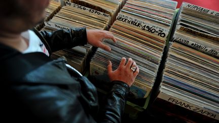 Un stand de vinyls au Disquaire Day du Festival de Bourges en 2016. (GUILLAUME SOUVANT / AFP)