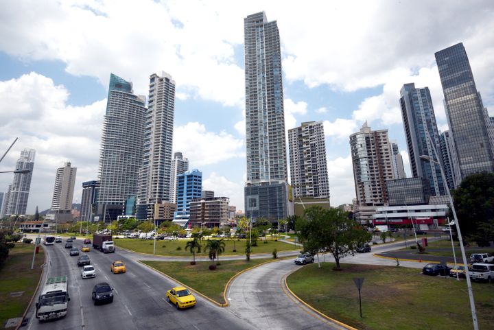 Vue des immeubles à Panama City (Panama), le 4 avril 2016. (RODRIGO ARANGUA / AFP)