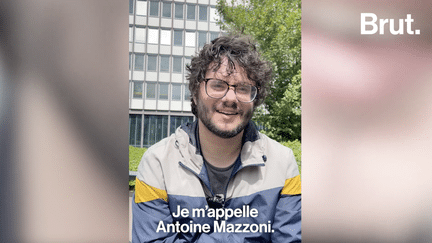 Antoine a 23 ans, il est en fauteuil roulant et il étudie depuis 2019 à la fac de Jussieu à Paris. Depuis 5 ans, chaque jour est un combat : locaux non adaptés, difficultés à pouvoir suivre les cours… Parce que ses appels à l'aide restent sans réponse, il a voulu nous montrer son quotidien.