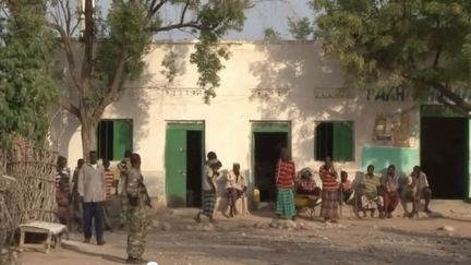 Après la fuite des Shebab, la vie de la communauté reprend ses droits à Hurgur (15 avril 2012). (FTV)