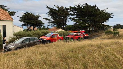 Photo de l'intervention des pompiers alors qu'un jeune homme de 21 ans est mort noyé à Noirmoutier le 12 août 2018. (OUEST-FRANCE / MAXPPP)