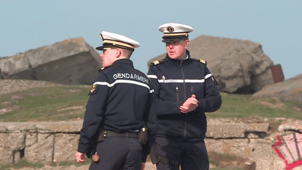 D’où vient cette cocaïne qui s’échoue sur le littoral normand ? C’est la question que se posent les enquêteurs. Vendredi 3 mars, la côte est toujours sous très haute surveillance, car depuis près d’une semaine, l’océan ne cesse de rejeter des sacs entiers de drogue. Plus de 2 tonnes ont été retrouvées. (France 3)