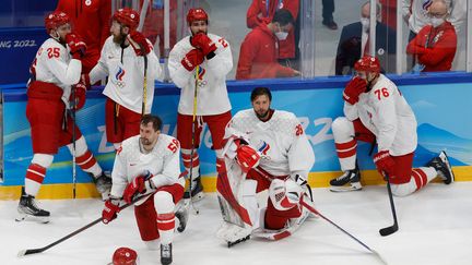 Des joueurs du Comité olympique russe lors du match ROC-Finlande des JO 2022. (ALEKSEY KIRCHU / ANADOLU AGENCY)