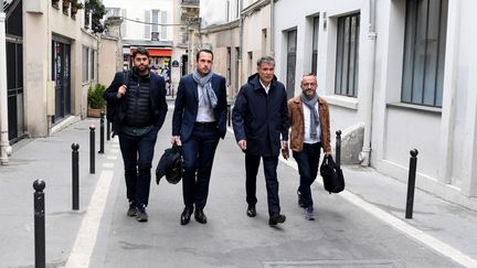 Une délégation du PS, menée par Olivier Faure, arrive au siège de La France insoumise à Paris le 2 mai 2022 (ALAIN JOCARD / AFP)