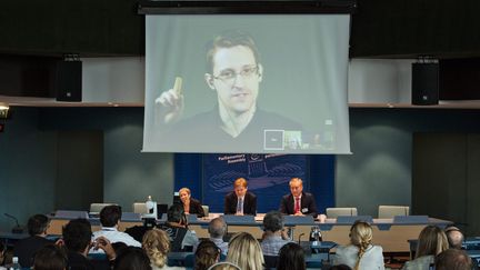  (Edward Snowden en vidéoconférence aves les parlementaires du Conseil de l'Europe à Strasbourg © maxppp)