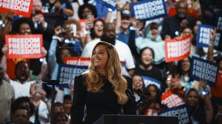 American singer Beyoncé, support for Kamala Harris, during a meeting in Houston (Texas, United States), October 25, 2024. (JORDAN VONDERHAAR / GETTY IMAGES NORTH AMERICA / AFP)