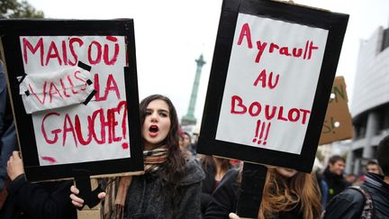 5 novembre 2013 &agrave; paris, manifestation de lyc&eacute;ens contre l'expulsion de lyc&eacute;ens &eacute;trangers (KENZO TRIBOUILLARD / AFP)