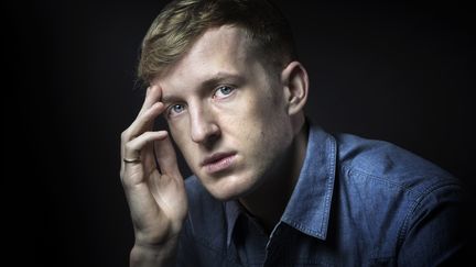 Après En finir avec Eddy Bellegueule,&nbsp;Edouard Louis a publié son deuxième roman Histoire de la violence en janvier 2016. (JOEL SAGET / AFP)