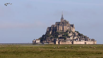 Le Mont Saint-Michel, ici en mai 2017, où un cimetière du Moyen-Age a été mis au jour.
 (François Destoc / Photo PQR Le Télégramme / MaxPPP)