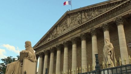 Le second tour des élections législatives aura lieu dimanche 19 juin.&nbsp;Le 20 Heures présente, vendredi 17 juin, trois éventuels scénarios pour les résultats de ce second tour. (FRANCE 2)