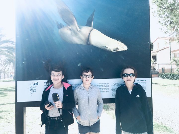 Alice, Marilou et Jules, nos trois guides à Argelès-sur-Mer. (INGRID POHU / RADIO FRANCE)