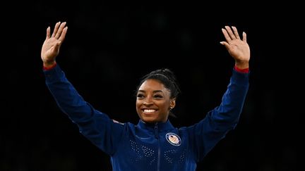 L'Américaine Simone Biles, après sa victoire en finale de la compétition olympique de saut de cheval, le 3 août à l'Arena de Bercy. (PAUL ELLIS / AFP)