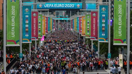 Les supporters anglais quittent Wembley, après la victoire de l'Angleterre face à l'Allemagne, le 29 juin 2021 (WIKTOR SZYMANOWICZ / NURPHOTO / AFP)