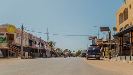 Depuis la fin mars 2020,&nbsp;l'état d'urgence sanitaire&nbsp;a été instauré en Gambie, comme dans la capitale Banjul, où les rues étaient presque vides le 4 avril. (YUSUPHA SAMA / ANADOLU AGENCY)