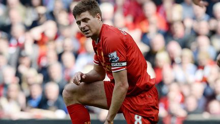 Steven Gerrard (Liverpool FC) un genou à terre (PETER POWELL / MAXPPP)