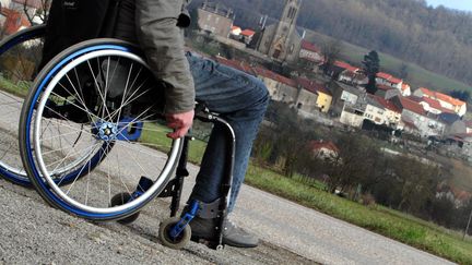 Un homme handicapé en chaise roulante. (NEU PHILIPPE / MAXPPP)