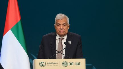 Le président du Sri Lanka, Ranil Wickremesinghe, le 1er décembre 2023, à l'occasion du sommet de l'ONU sur le climat, à Dubaï (Emirats arabes unis). (KARIM SAHIB / AFP)