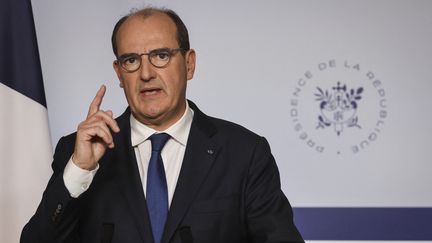 Le Premier ministre français Jean Castex prononce un discours lors d'un point de presse au Palais présidentiel de l'Elysée, à l'issue d'un conseil des ministres hebdomadaire et d'un séminaire gouvernemental, le 8 septembre 2021, à Paris. (LUDOVIC MARIN / AFP)