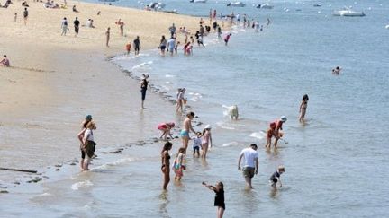 A la plage à Arcachon, le 22 avril 2011 (AFP / Jean-Pierre Muller)