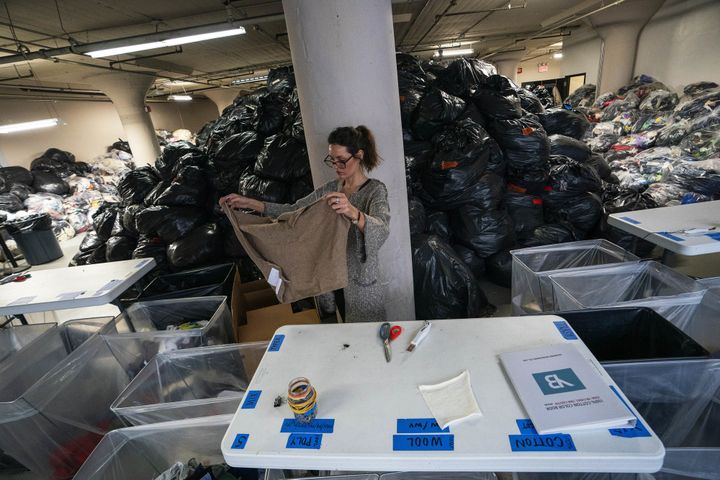 Au centre de tri de l'association Fabscrap, février 2019
 (Don Emmert / AFP)