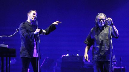 Massive Attack (avec le leader Robert Del Naja alias 3D et Horace Andy), en concert au festival Rock en Seine au Parc de Saint Cloud (Paris, France), le 28 août 2010. (FRÉDÉRIC DUGIT / MAXPPP)