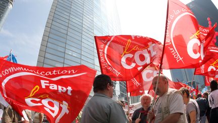 Manifestation&nbsp;devant le siège de SFR en 2007 (BERTRAND GUAY / AFP)