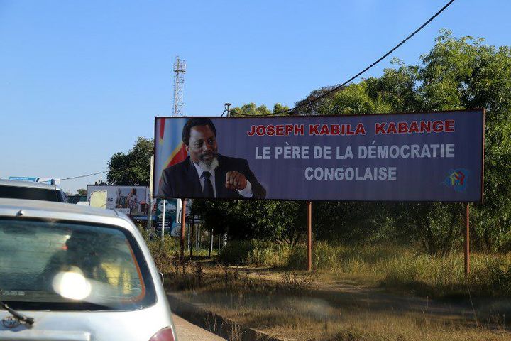 Affiche de campagne à Lubumbashi la capitale du Katanga  (SAMIR TOUNSI / AFP)