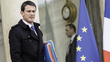 Le Premier ministre, Manuel Valls, quitte l'Elysée à l'issue du Conseil des ministres, le 27 janvier 2016. (CITIZENSIDE/YANN KORBI / AFP)