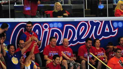 Shelly Sterling, la femme de Donald Sterling, installée dans les travées du Staples Center (FREDERIC J. BROWN / AFP)