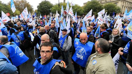 Les surveillants de prison se sont retrouvés place du Châtelet, à Paris le jeudi 22 octobre 2015. (MICHEL STOUPAK / CITIZENSIDE)