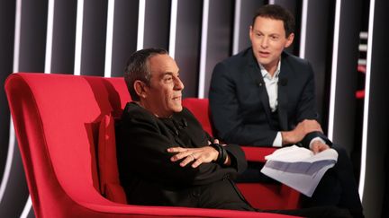  (Marc-Olivier Fogiel recevant Thierry Ardisson sur le "Divan"  ©  France 3)