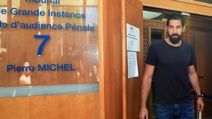 Le joueur de handball Nikola Karabatic quitte le tribunal de Montpellier le 17 juin 2015. (ANNE-CHRISTINE POUJOULAT / AFP)