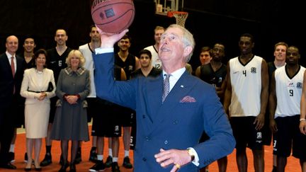 Le prince Charles, idole parmi les idoles... Pourrait-il s'essayer &agrave; la lutte gr&eacute;co-romaine la prochaine fois? Merci. (PONTUS LUNDAHL / SCANPIX / AFP)