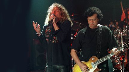 Robert Plant et Jimmy Page, de Led Zeppelin, sur scène à Istanbul le 5 mars 1998
 (Murad Sezer / AP / Sipa)