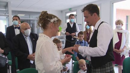 Hérault : à Cournonsec, le premier mariage post-confinement