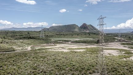 Le réseau électrique à Nakuru, au Kenya, le 18 avril 2024. (TONY KARUMBA / AFP)