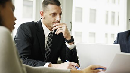 Pr&egrave;s de 7 cadres sur 10 sont favorables &agrave; une flexibilisation du contrat de travail, mais seuls 35% d'entre eux le souhaitent pour eux. (THOMAS BARWICK / ICONICA /GETTY IMAGES)