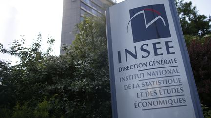 Façace d'entrée de l'INSEE à Paris, le 22 mai 2015. (THOMAS SAMSON / AFP)