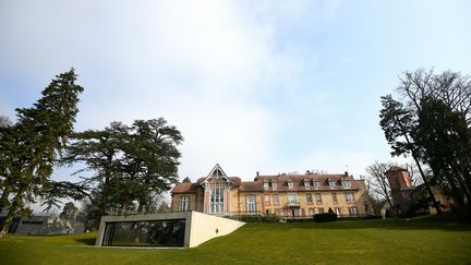 Le château de Clairefontaine et la fameuse verrière, le 1er avril 2016. (FRANCK FIFE / AFP)