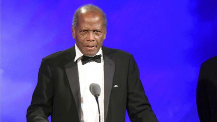 Le comédien Sidney Poitier, le 8 octobre 2016 à Beverly Hills (Etats-Unis). (RICHARD SHOTWELL / AP / SIPA)