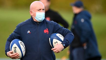 Shaun Edwards, coach de la défense de l'équipe de France, le 21 octobre 2020 à l'entraînement. (FRANCK FIFE / AFP)