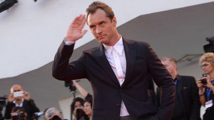 Jude Law à la Mostra de Venise pour la présenation de "The Young Pope", la série de Paolo Sorrentino (3 septembre 2016)
 (Filippo Monteforte / AFP)