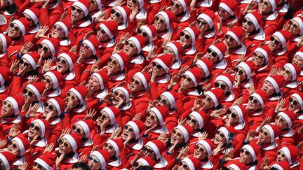 Les cheerleaders nord-coréennes ont fait le spectacle dans les tribunes comme lors du slalom masculin jeudi 22 février. (KIRILL KUDRYAVTSEV / AFP)